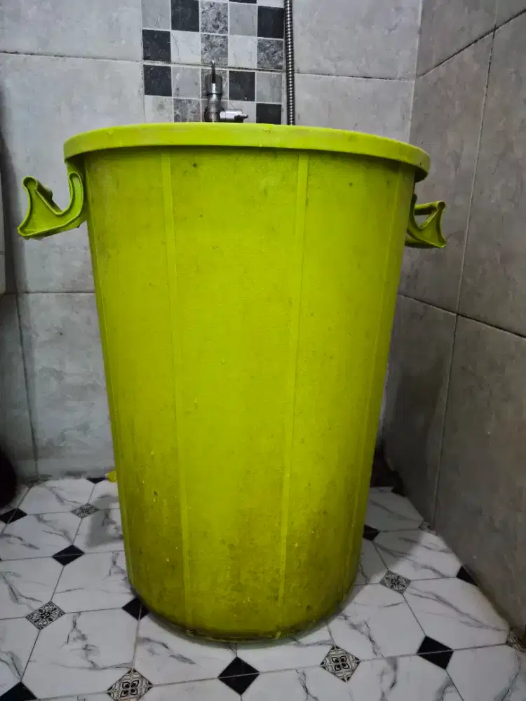 Ember besar ada tutup