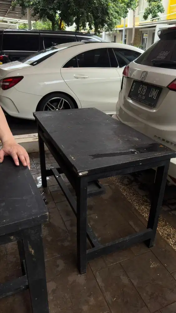 dijual 2 meja warna hitam
