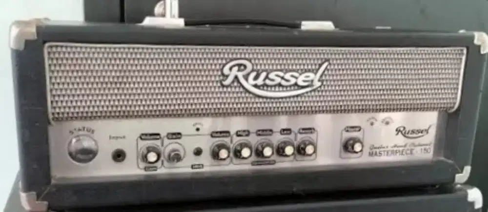 Di jual amplifier merk RUSEL