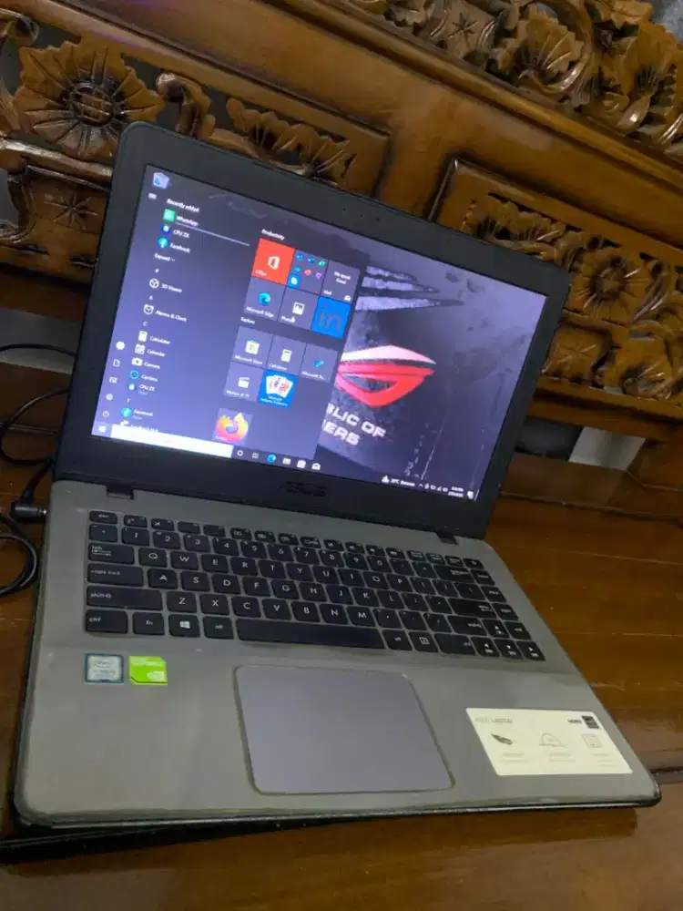 Laptop asus core i5 gen 8 ram gb hdd 1TB mnus batre