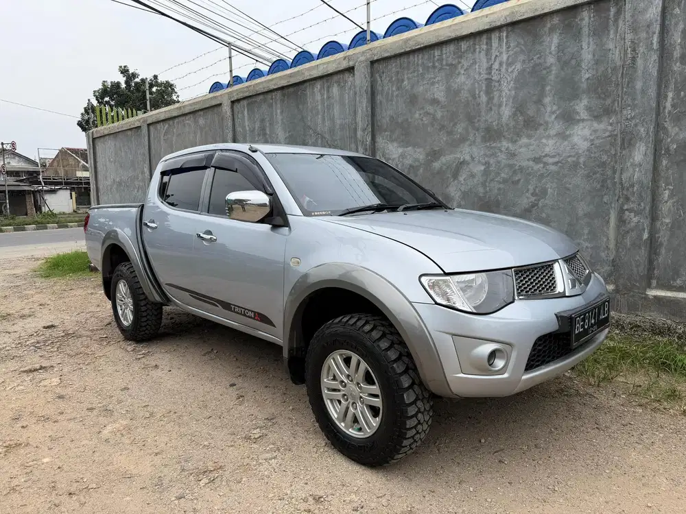 TRITON GLS 4x4 MANUAL SOLAR