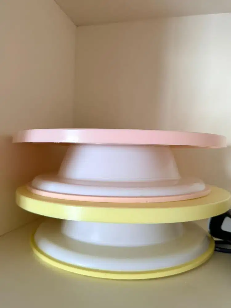 Meja Putar Untuk Hias Kue