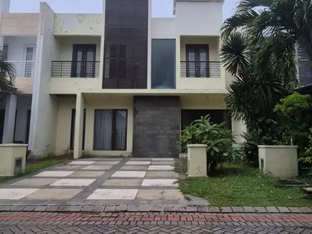 RUMAH 2 LANTAI SIAP HUNI PAKUWON INDAH Carport 2 mobil ROW 3 mobil