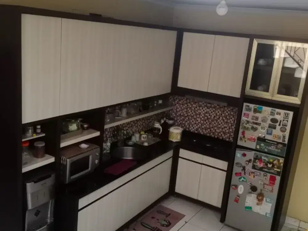 Dijual Rumah di Jl.anggrek Garuda Slipi Jakbar Lt.9x15m2 Hrg Nego