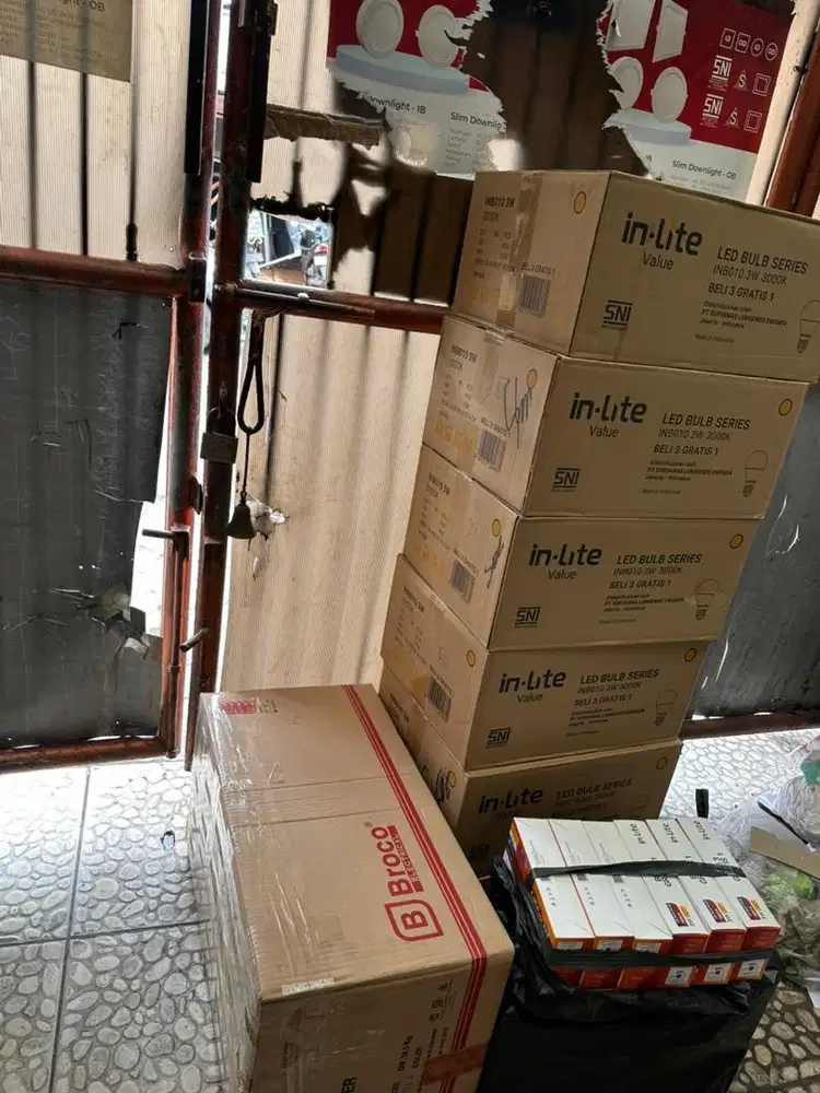 PENJAGA TOKO MERANGKAP PACKING BARANG ONLINE SHOP