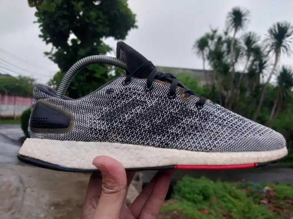 Sepatu running adidas