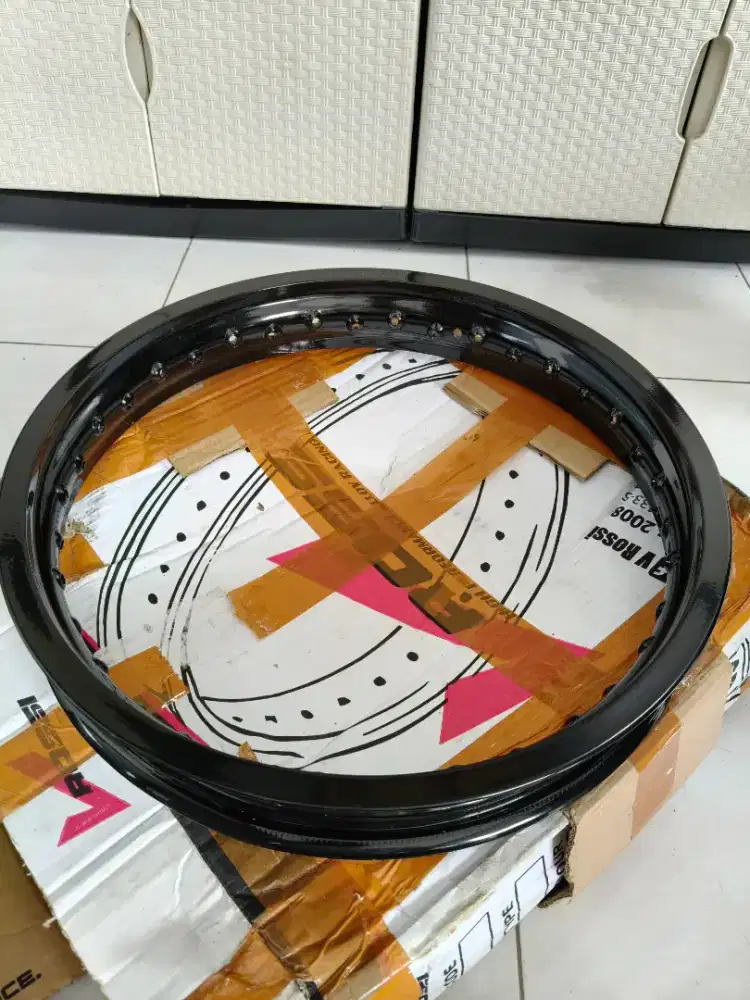 velg roda motor 17 x 215 hitam ruji rossi original asesoris sepeda