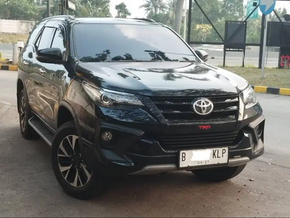 TOYOTA FORTUNER VRZ TRD SPORTIVO ASLI 2018 HITAM