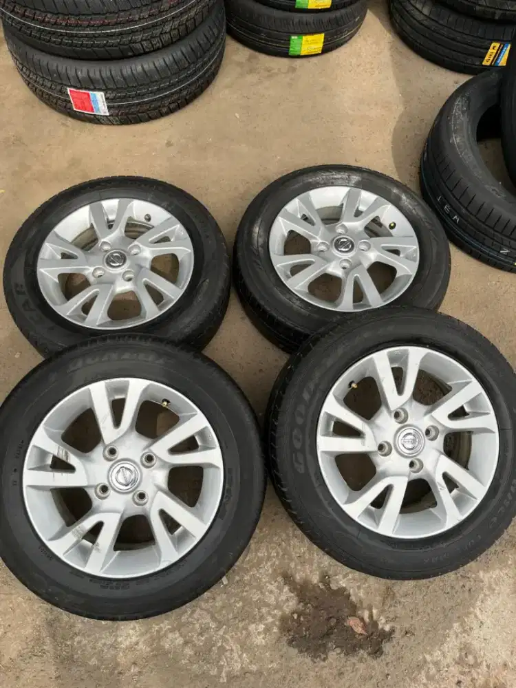 Velg original Nissan grand Livina ring 15 pcd 4x114,3 ban 185/65 R15