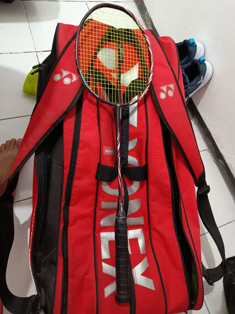 Yonex Astrox 100zz Kurenai 4UG5