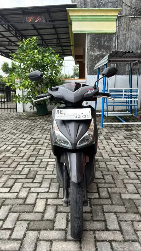 VARIO 110 CC WARNA HITAM TAHUN 2015