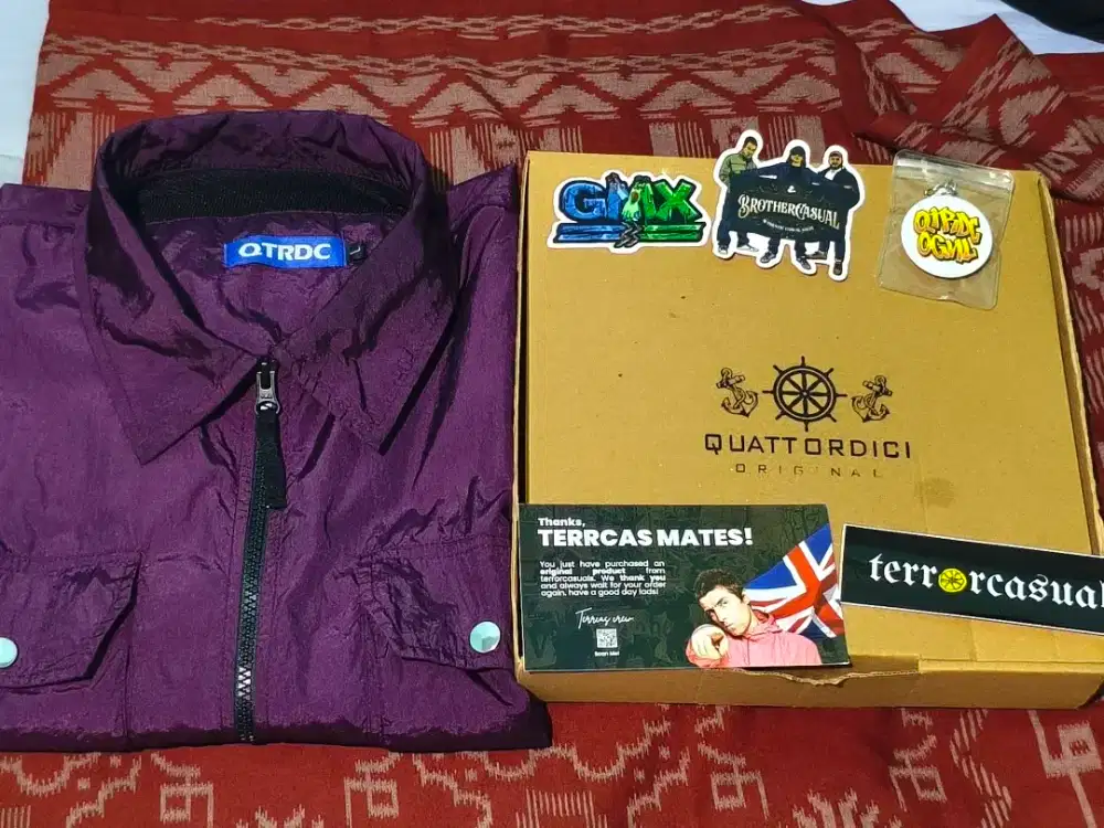 Jacket Quattordici. Size L warna Purple bahan nlyon Wind Breaker