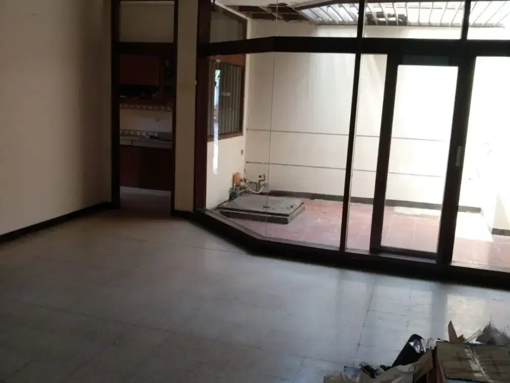 Rumah Terawat Luas dan Strategis di dekat Rumah Sakit Hasan Sadikin Tengah Kota Bandung