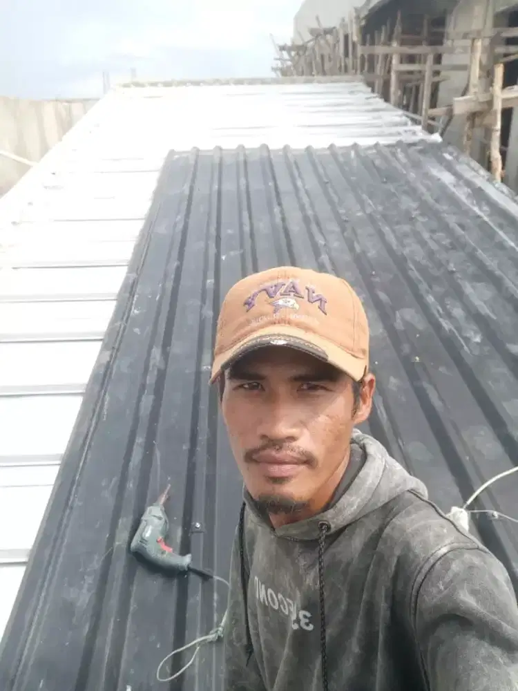 Tukang bangunan serba bisa