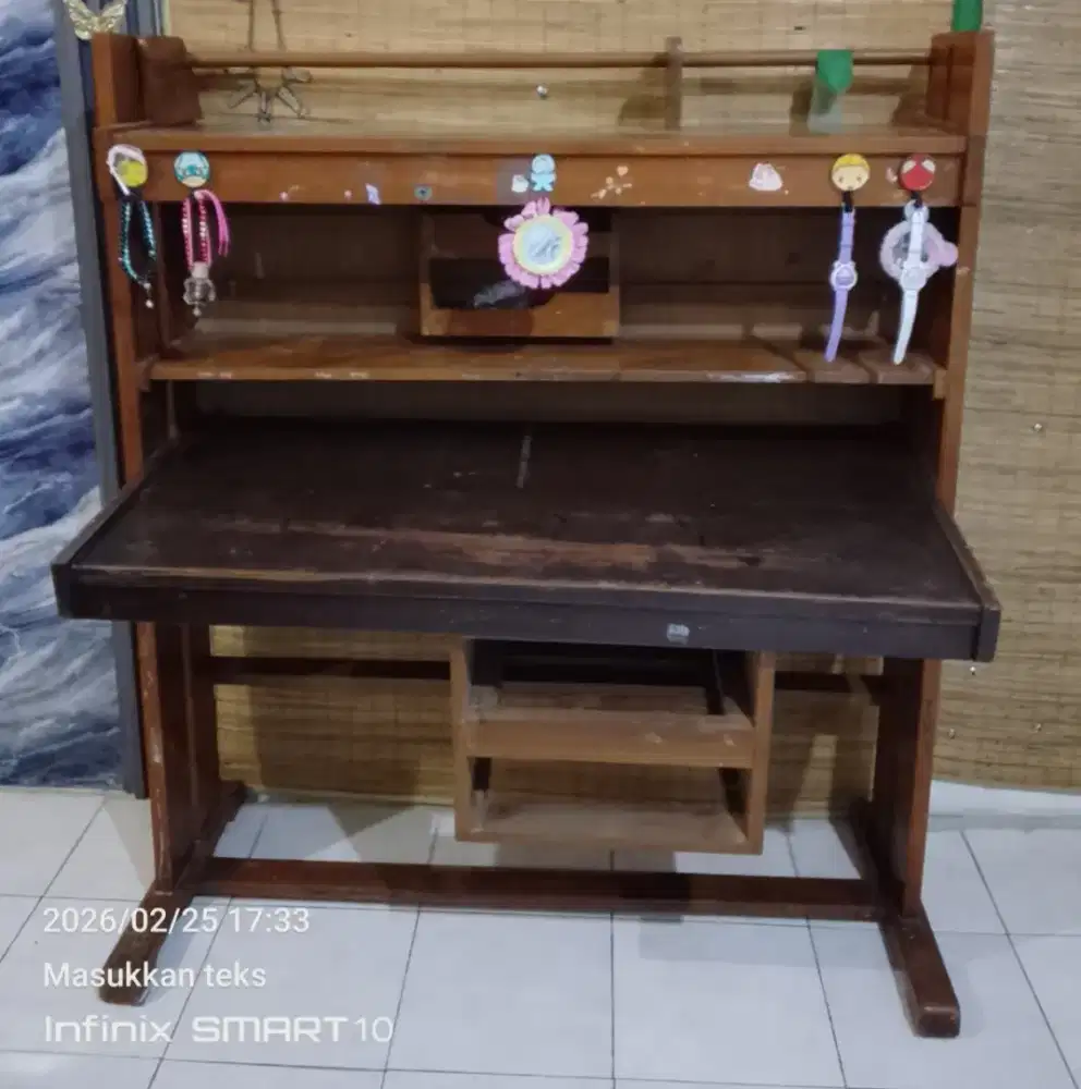 Meja belajar anak