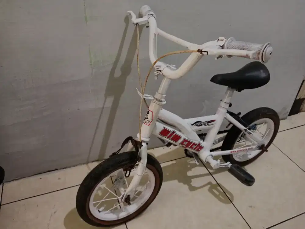 Sepeda anak warna putih