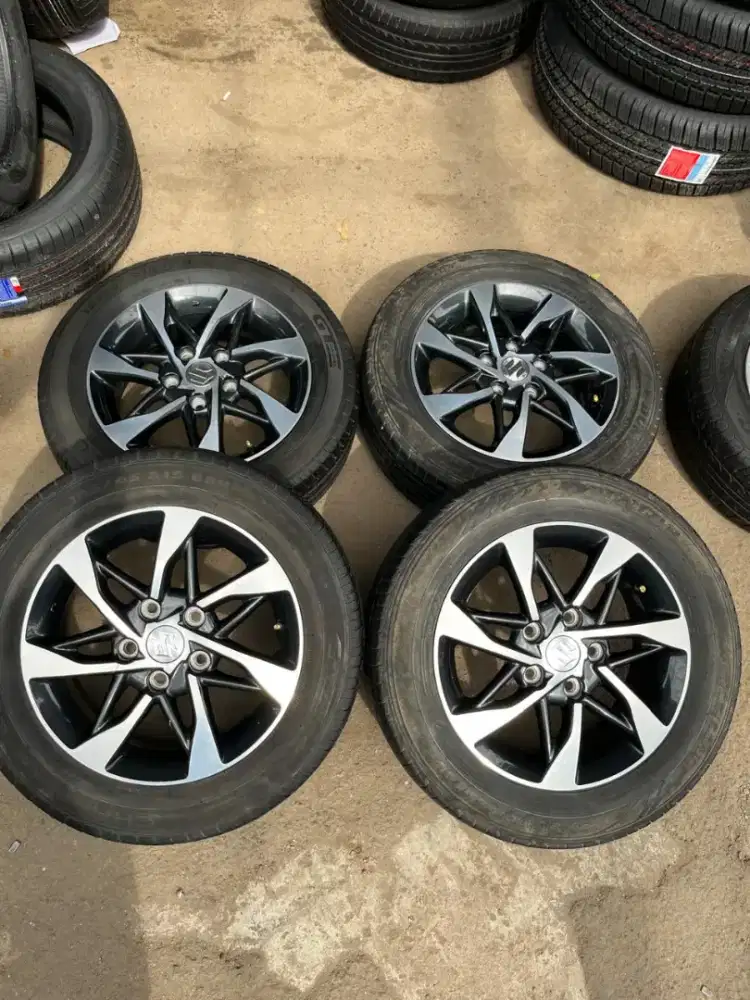 Velg original Suzuki Ertiga ring 15 pcd 5x114,3 ban 185/65 R15