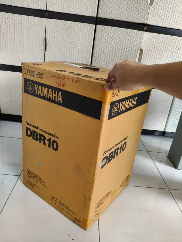 yamaha dbr10 speaker aktif 1000watt monitor floor panggung soundsystem
