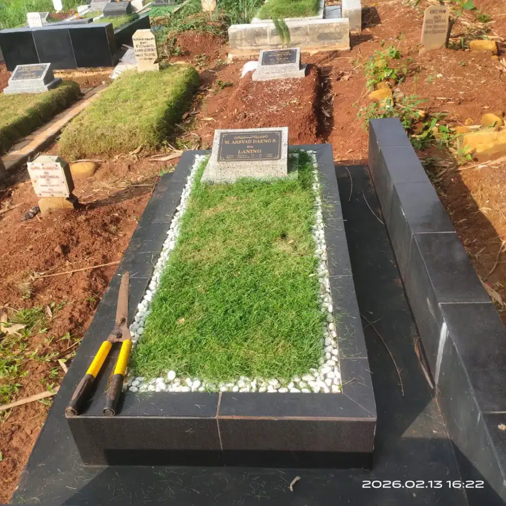 Tukang rumput makam