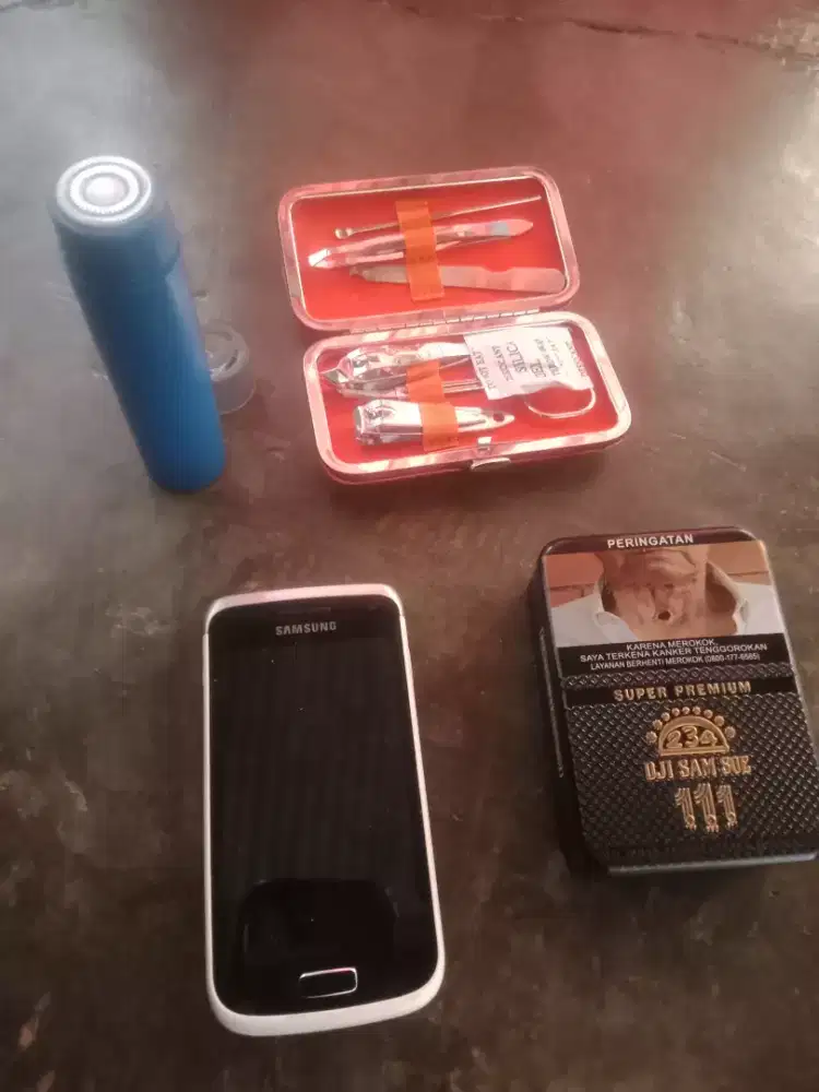 Ada cukuran jenggot elektrik, ada alat manicure pedicure dll