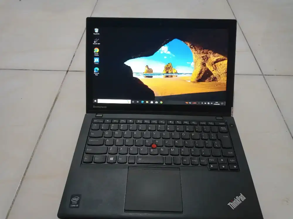 Laptop lenovo x240 touchscreen ram 8gb ssd 128 ngebut