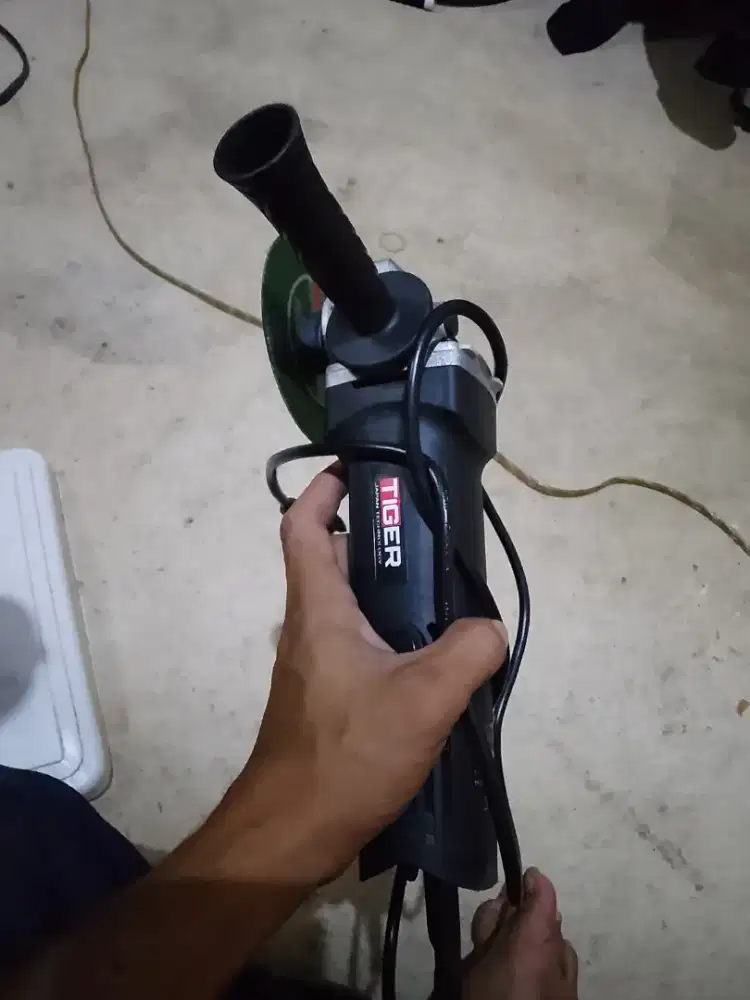 Jual mesin gerinda masih baru,, sebulan baru di pakek jual karena Bu