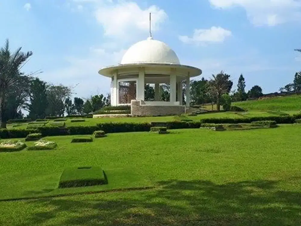 Over sepasang makam Muslim San Diego Hills Memorial Park