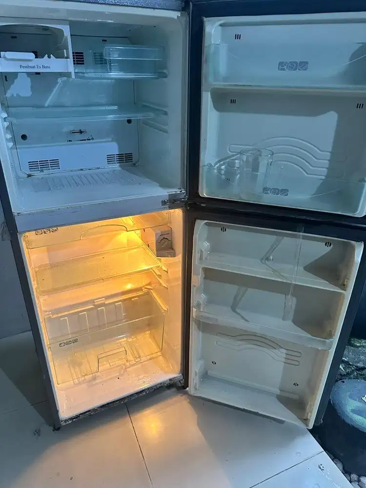 Kulkas sharp - bekas tapi masih dingin