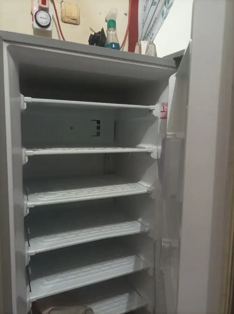 Freezer Sharp 6rak masih mulus