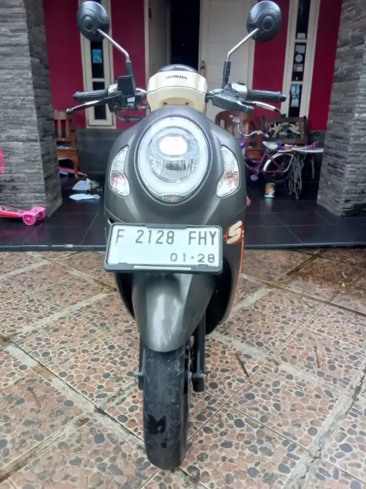 Scoopy 2023 abu doff