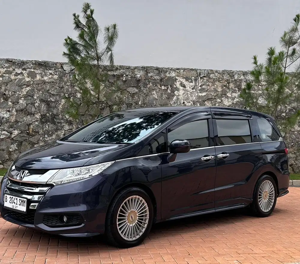 Mewah Nyaman Sunroof 7 seater Honda Odyssey Prestige AT 2014 Ungu