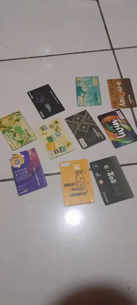 Dijual krtu flaz dan emoney saldo ngk tau brp hrting ambil