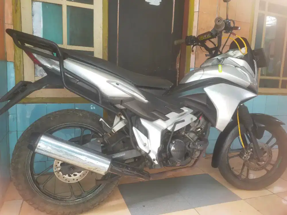 Honda CS1 ban masih tebal
