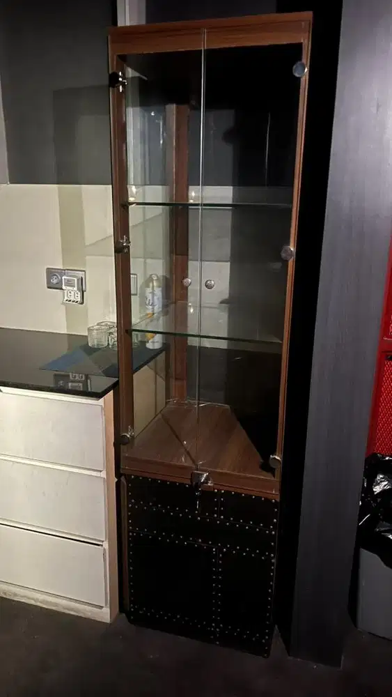 DIJUAL CEPAT LEMARI KACA