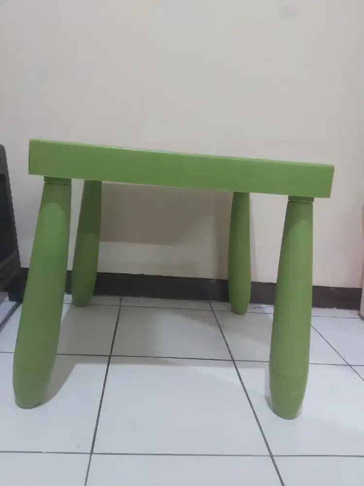 Jual murah meja anak Krisbow seperti foto msh bagus harga 60 ribu nego