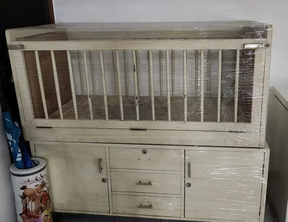 Jati kuno ranjang bayi, kondisi bagus sudah dipakai 50 tahun