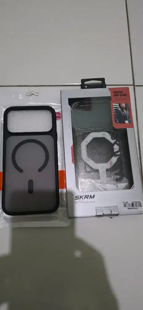 Case iphone 17 pro max skinarma dan maccolo