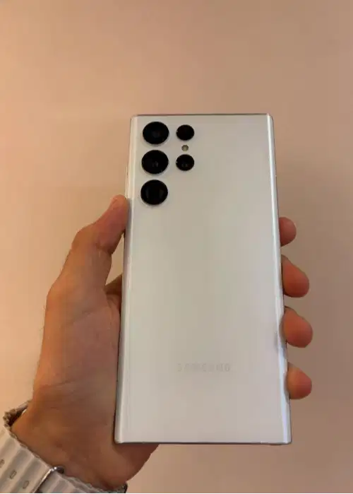 Samsung Galaxy S22 Ultra 12/256 GB 5G Putih (Phantom White)