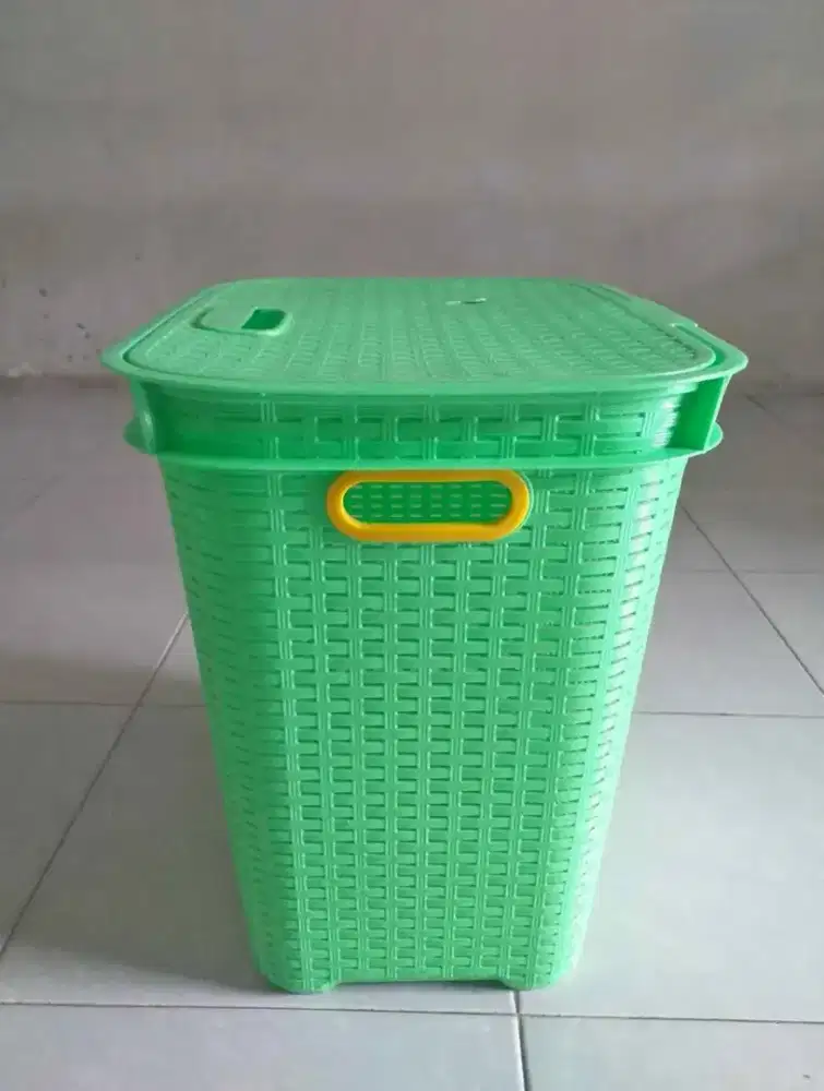 Keranjang Baju Plastik Besar Kondisi Baik – Gratis