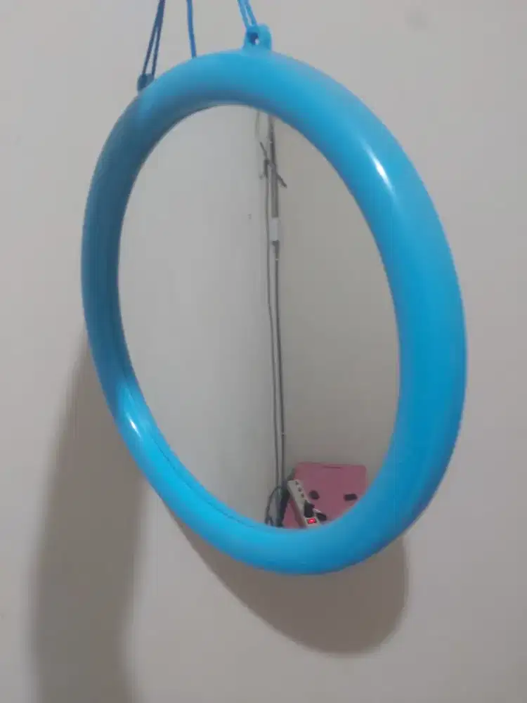 Jual cermin 35cmx35cm msh bgs dan 2 gantungan baju lionstar masih baru