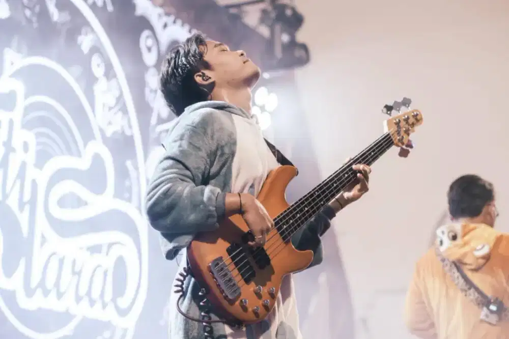 Menerima kursus / les gitar, bass ke rumah