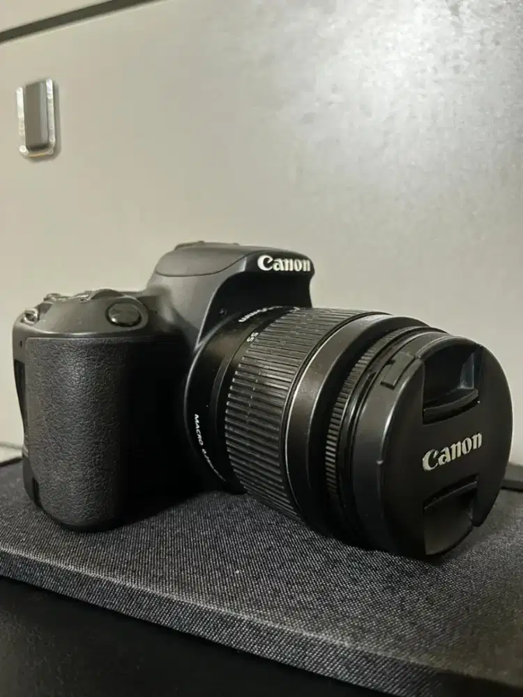 Kamera Canon EOS 200D + Lensa Kit 18-55mm