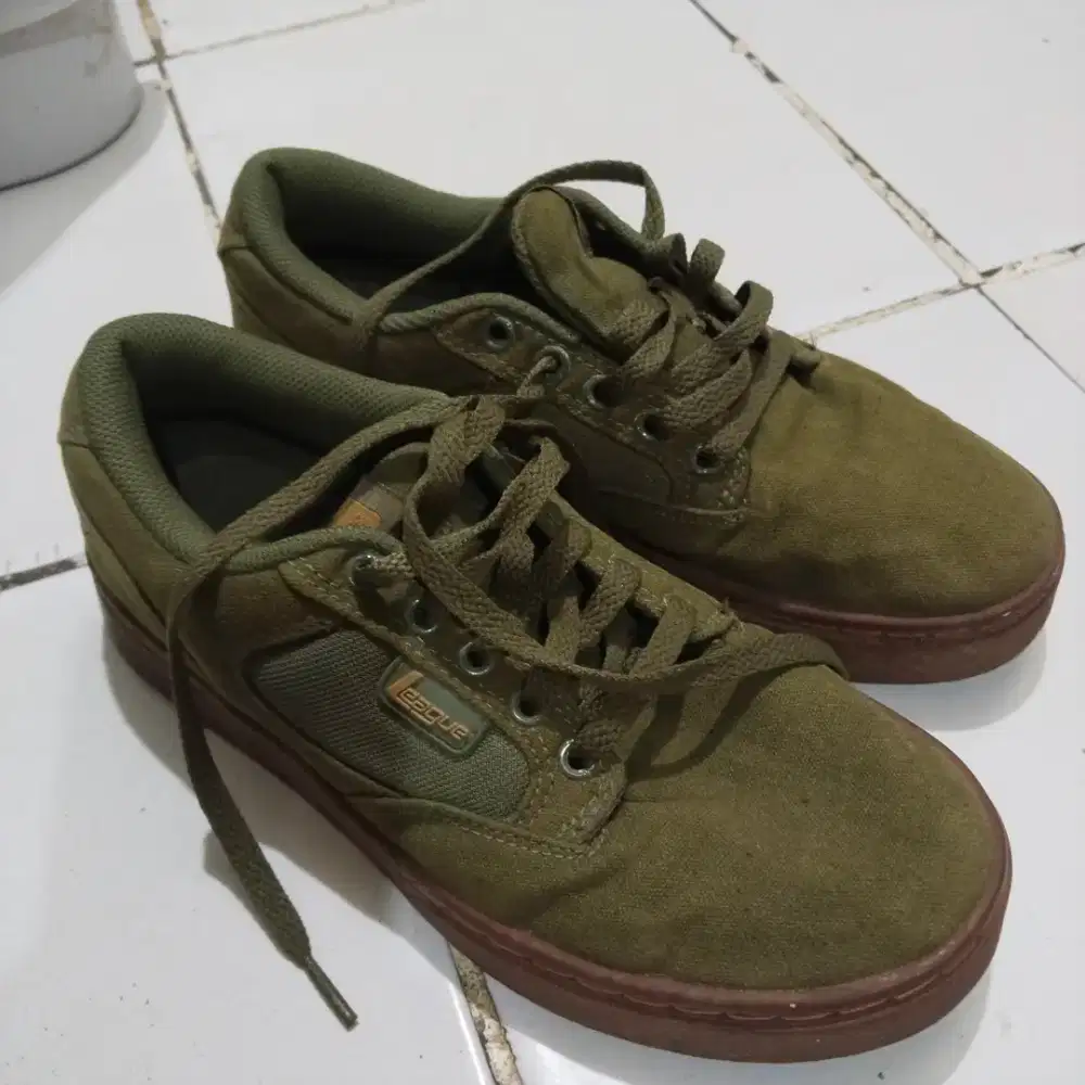 Sepatu league hijau army size 39 masih bagus