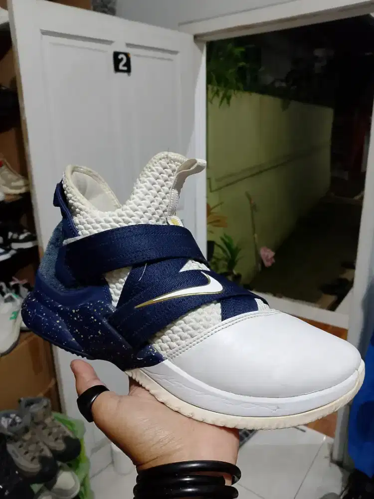 Dijual sepatu Nike basket