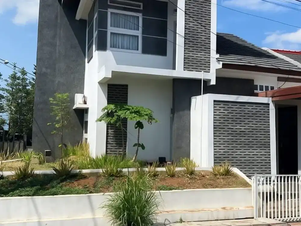 DIJUAL RUMAH ASRI TERAWAT DI PERUMAHAN GIRI MEKAR _FULLY FURNISHED_ DENGAN VIEW KOTA BANDUNG