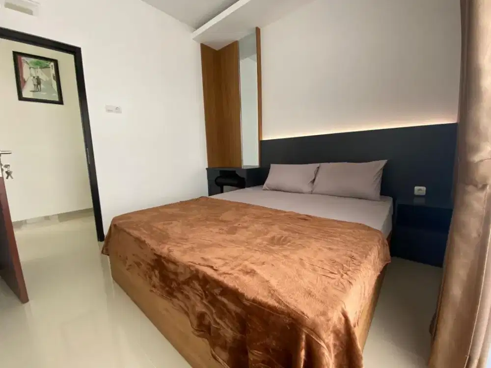 RUMAH VILLA 2,5 LANTAI KOTA BATU DEKAT JALAN RAYA DAN ALUN-ALUN KOTA BATU