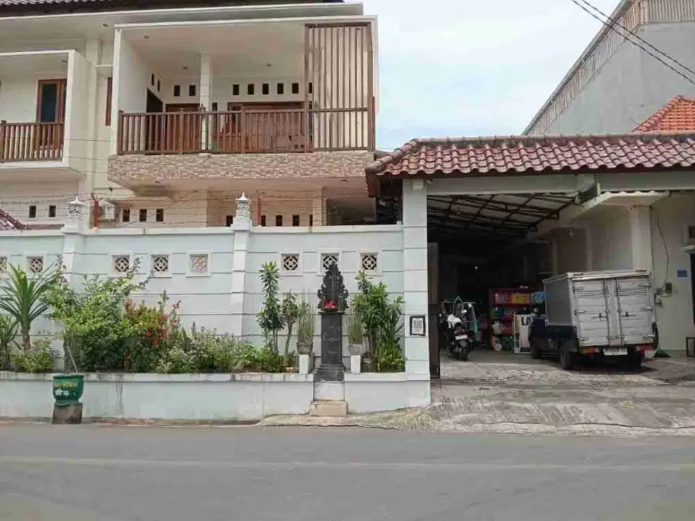 Jual Rumah 2 Lt di Teuku Umar, Parkir Luas