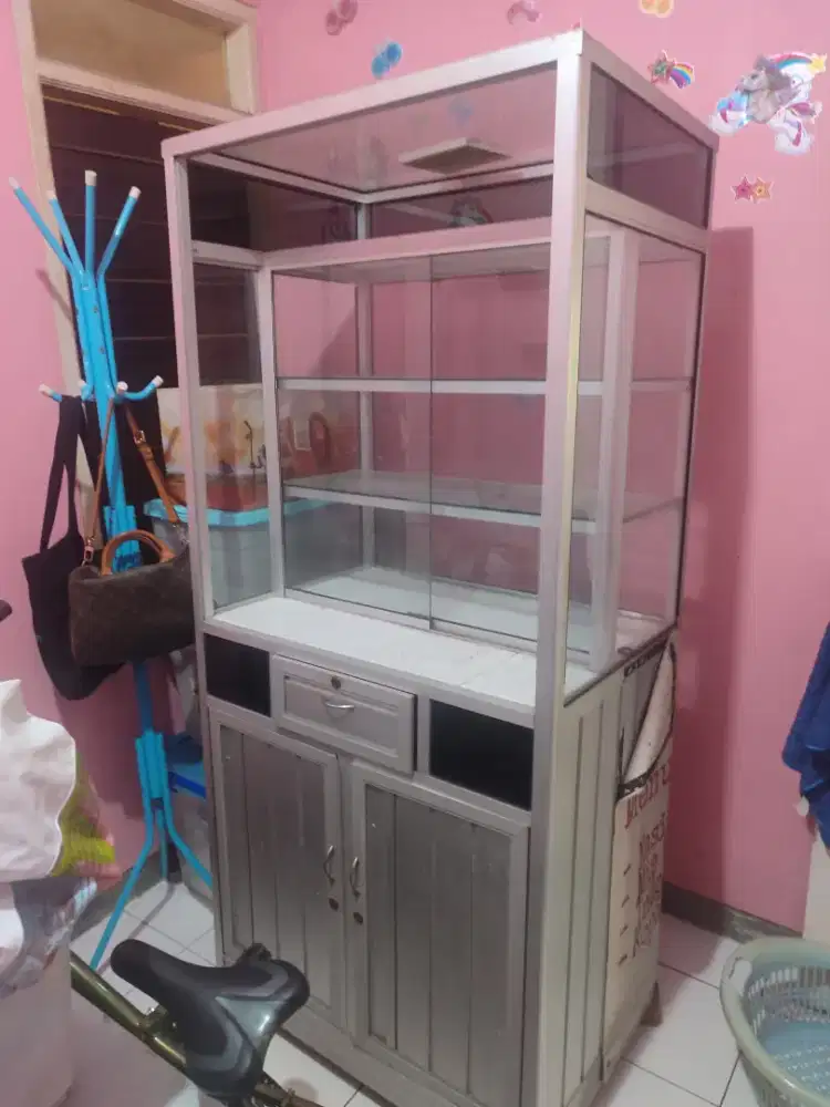 Dijual cepat lemari alumunium cocok buat usaha