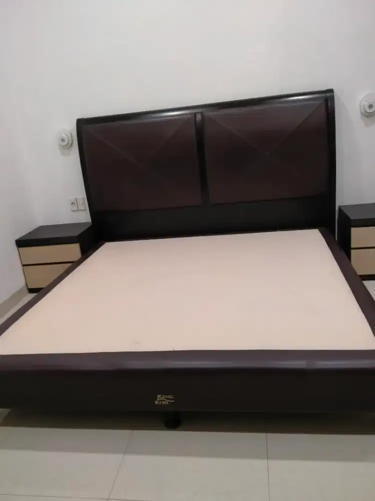 Dipan tempat tidur Kingkoil