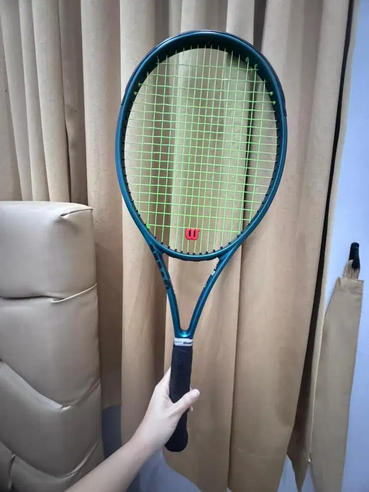 Raket tennis wilson v9